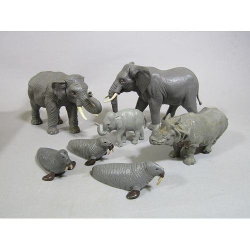 662 - Collection of vintage plastic toy animals, mostly by Britains, the largest being 9cm tall (one box)