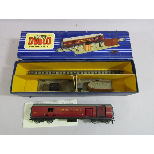 678 - Large collection of OO gauge model rail items including boxed Hornby Dublo Mail Van Set, Hornby Dubl... 