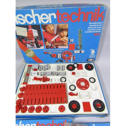 672 - A box of Fischer Technik model building kits, transformer, spare parts, instruction books etc,  unch... 