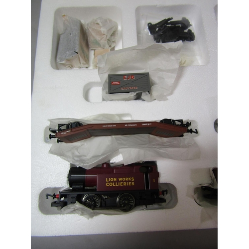 689 - Hornby train set 'The Industrial' 00 gauge R1088 in box with original packaging. Appears to be compl... 