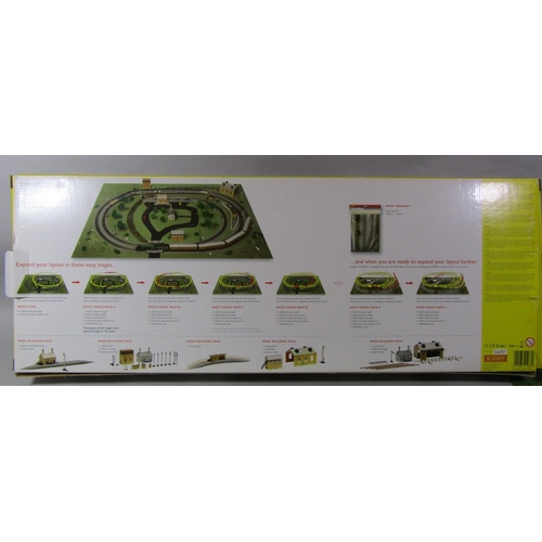 689 - Hornby train set 'The Industrial' 00 gauge R1088 in box with original packaging. Appears to be compl... 