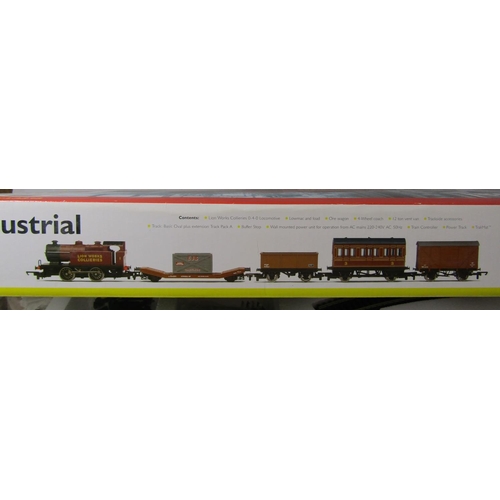 689 - Hornby train set 'The Industrial' 00 gauge R1088 in box with original packaging. Appears to be compl... 