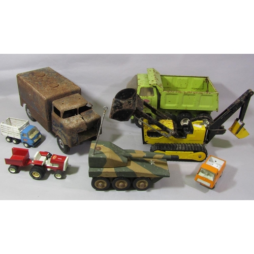 696 - Vintage model vehicles including an early Triang Post -truck (AF), a Tonka Hydraulic tipping truck, ... 