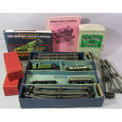 690 - O gauge clockwork train set by Hornby 'No1 Tank Goods Set' No 201 (1946-1954) with 0-4-0 LNER 460 lo... 