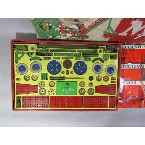 673 - Boxed Meccano Set No 8 consisting of 2 trays of Meccano pieces with 3 instruction booklets. CR: unch... 