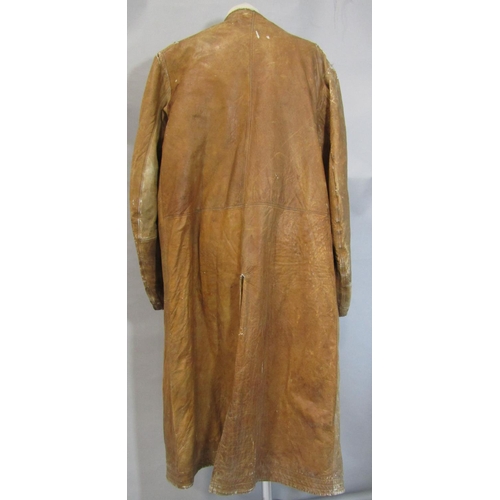 484 - 1920's/30's motoring / military coat or duster jacket in soft tan leather; single breasted with butt... 