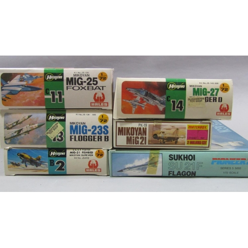 667 - Collection of 13 vintage model aircraft kits of Warsaw Pact Jet planes, including kits by Hasegawa, ... 