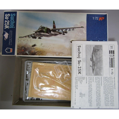 667 - Collection of 13 vintage model aircraft kits of Warsaw Pact Jet planes, including kits by Hasegawa, ... 