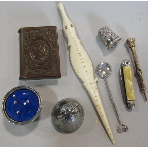 463 - Edward VII Bakelite vesta box, propelling pencil, Charles Horner silver thimble, etc