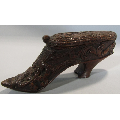 464 - A good antique treen snuff box in the form of a ladies shoe 12 cm, pipe casing 29 cm, profusely carv... 