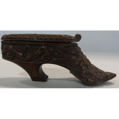 464 - A good antique treen snuff box in the form of a ladies shoe 12 cm, pipe casing 29 cm, profusely carv... 