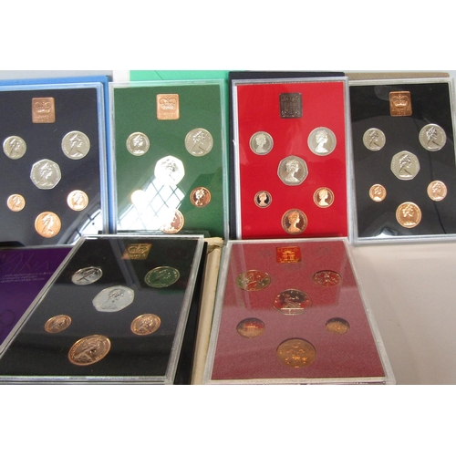 471 - Cased proof coinage 1971, 1972, 1973, 1974, 1975, 1976, 2 x 1977, 1978, 1979 and 1981, all 50p to ha... 