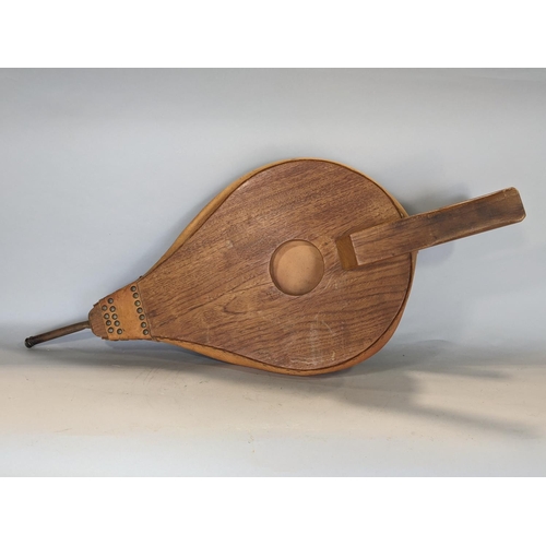 568 - A very large pair of domestic bellows in elm and leather, 86 cm in length