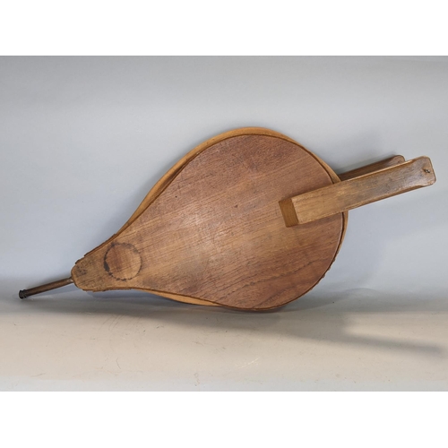 568 - A very large pair of domestic bellows in elm and leather, 86 cm in length