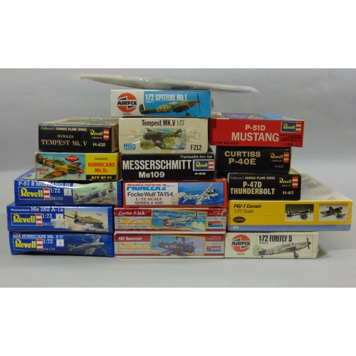 685 - 16 model aircraft kits of WW2 Fighter planes, all 1:72 scale, most with sealed boxes or contents, an... 