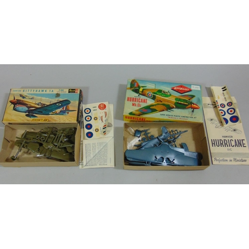 685 - 16 model aircraft kits of WW2 Fighter planes, all 1:72 scale, most with sealed boxes or contents, an... 