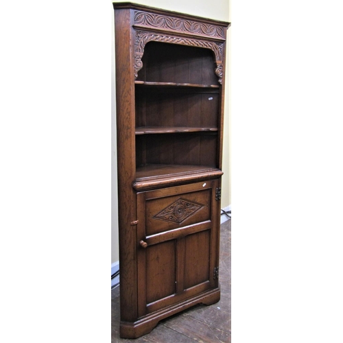 2155 - A good quality free standing corner cupboard in oak the lower section enclosed by a panelled door, t... 