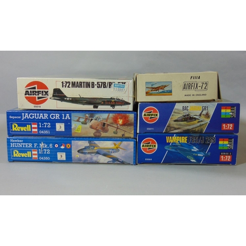 683 - 19 vintage model aircraft kits of assorted jet planes including models by Airfix, Revell, ESCI, Matc... 