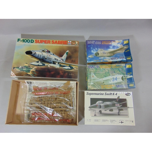 683 - 19 vintage model aircraft kits of assorted jet planes including models by Airfix, Revell, ESCI, Matc... 