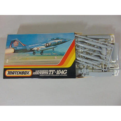 683 - 19 vintage model aircraft kits of assorted jet planes including models by Airfix, Revell, ESCI, Matc... 