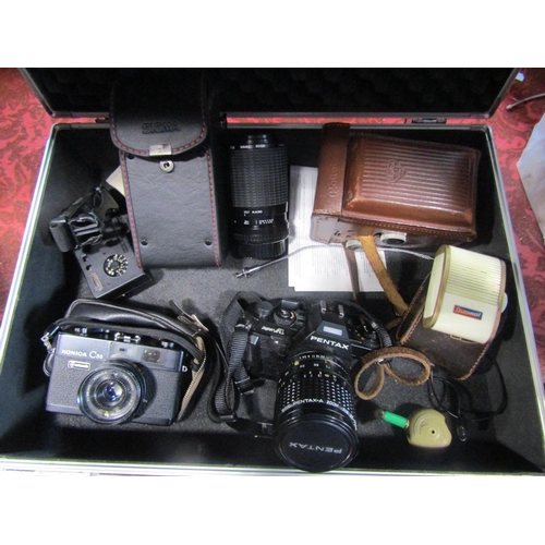 525 - Vintage Rolleiflex camera, with a further collection of vintage Pentax Super F1 camera and lens, tog... 