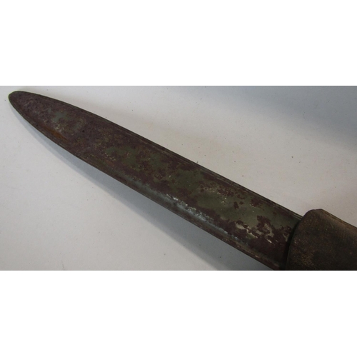 624 - World War I military bayonet dagger within steel sheath, 43cm