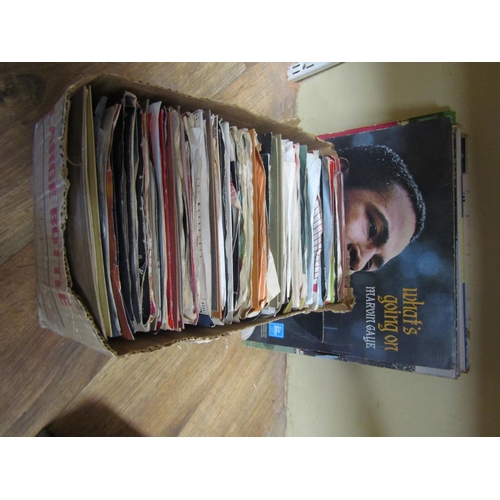 956 - A quantity of vinyl records, a mix of 45 and 33 rpm including The Beatles 'Abbey Road' (13)