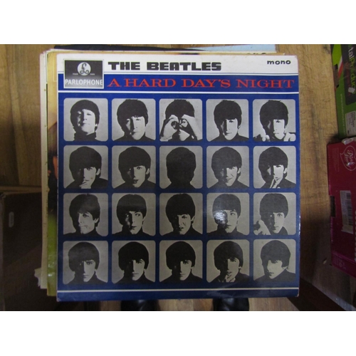 960 - A collection of Beatles records and books to include 'A Hard Day's Night' (13)