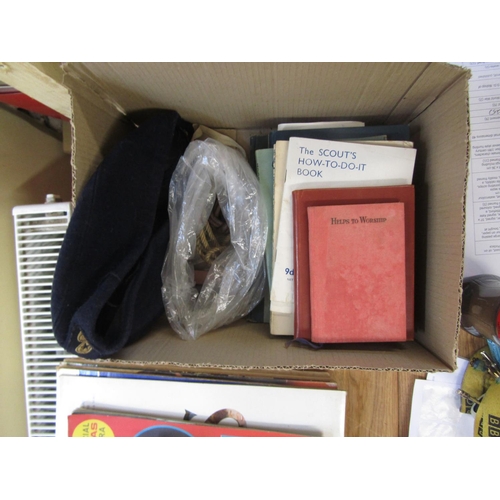 961 - A box of books relating to the scouts also includes a beret and knots (1)