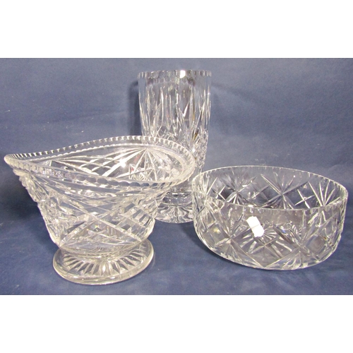 1135 - A good quality large cut glass lidded punch bowl, with star and hobnail cut decoration, 32cm high; t... 