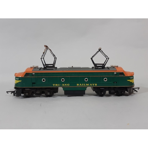 45 - 3 boxed Tri-ang / Tri-ang Hornby 00 gauge locomotives including R758 Hymex B-B diesel, R257 double e... 