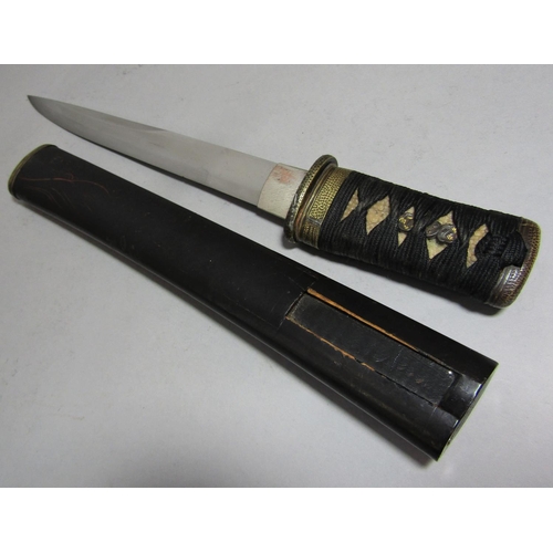 1511 - A Japanese Tanto with black lacquered Saya, the blade 21cm, 34cm overall, not signed