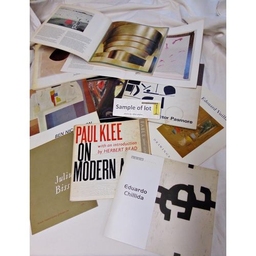 131 - A good collection of exhibition and gallery catalogues including a number from the 1970s onwards, ar... 