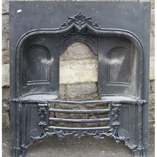 2121 - A 19th century cast iron fire insert with trailing foliate and reeded detail, lower serpentine shape... 