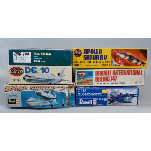 62 - 6 model aircraft kits of 1:44scale transport planes and spacecraft, all unstarted and with sealed co... 