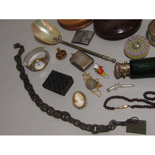 1518 - Miscellaneous effects, twin ended scent bottle, silver vesta, spoon with mother-of-pearl bowl, Unity... 