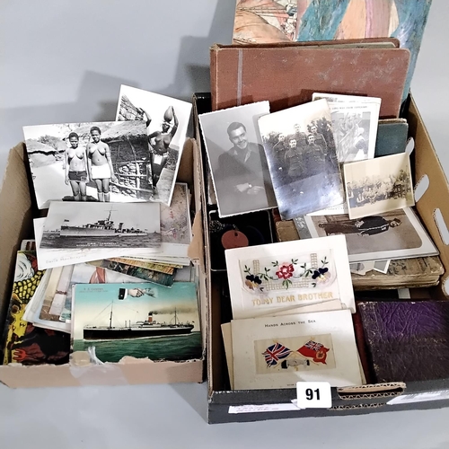 91 - A mixed collection of ephemera to include a quantity of mixed postcards, photograph albums, a leathe... 