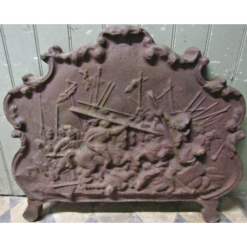 2085 - A vintage heavy cast iron fire back, with scrolled acanthus outline and raised relief depicting Alex... 