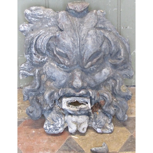 2101 - An old lead green man wall mask/fountain head (af) 36cm x 32cm