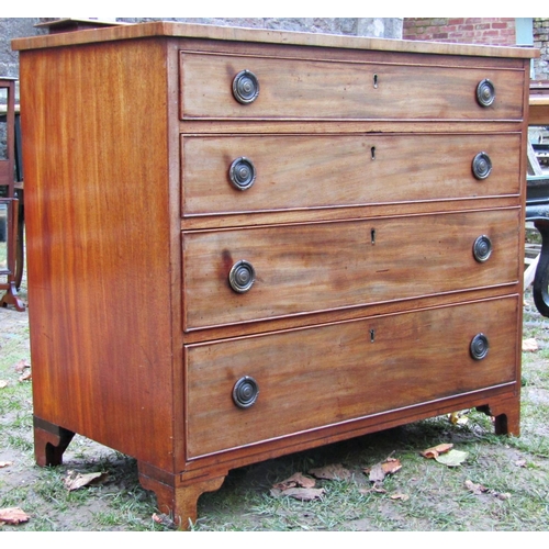 2728 - A small Georgian mahogany chest of four long graduated drawers on bracket supports, 89 cm wide