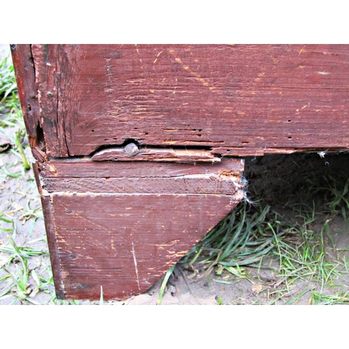 2728 - A small Georgian mahogany chest of four long graduated drawers on bracket supports, 89 cm wide