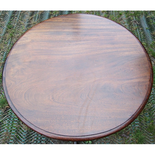 2751 - A mahogany snap top table, the circular top 78 cm in diameter, raised on a turned pillar and tripod