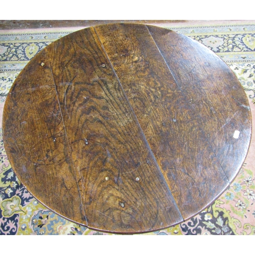 2773 - A Georgian cricket table  in oak on simple tapering supports, 71 cm diameter