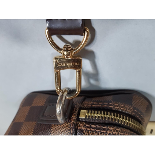 1550 - Louis Vuitton pouch bag 'St Paul' in Damier canvas with a single wrist strap. Includes soft bag, doc... 