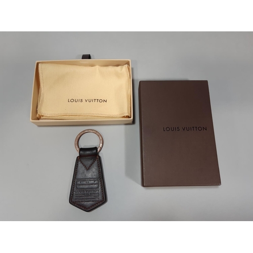 1552 - Louis Vuitton leather key fob with soft bag and box (1)