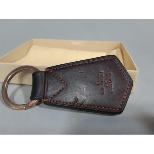 1552 - Louis Vuitton leather key fob with soft bag and box (1)