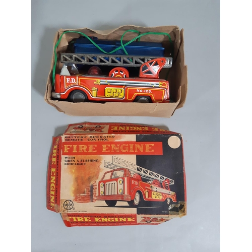 70 - 4 boxed vintage toys comprising Triang Toys Mini Hi Way Racing Car Series Silverstone in green with ... 