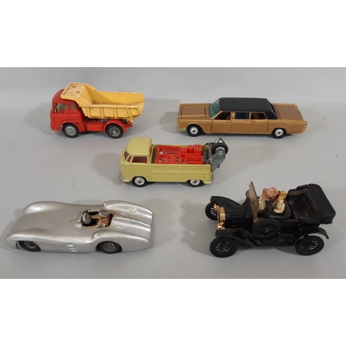 72 - Collection of unboxed model vehicles including Corgi Lincoln  Continental, VW recovery truck, VW 120... 