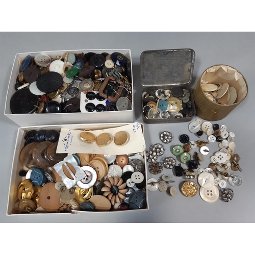 1544 - Collection of assorted vintage buttons including shank buttons with cotter pins