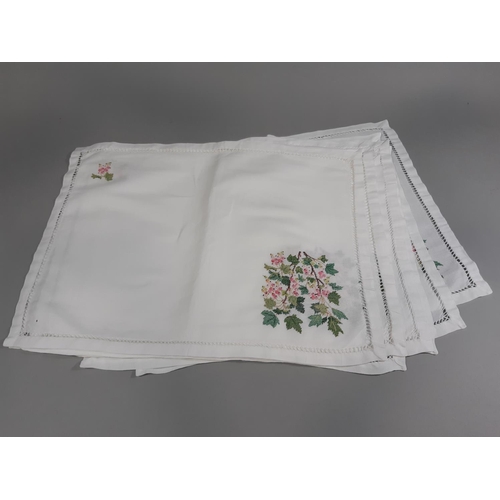 1570 - Collection of good quality white table linen including a damask table cloth, cloths with pulled thre... 